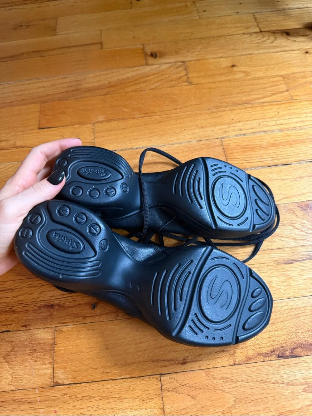 Sansha sleek black